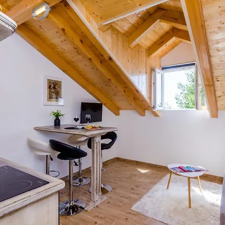 Nikolina Guest house