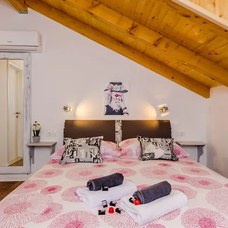 Nikolina Guest house 3*