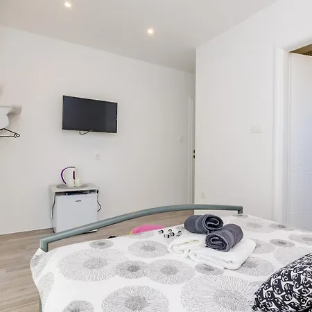 Nikolina Guest house