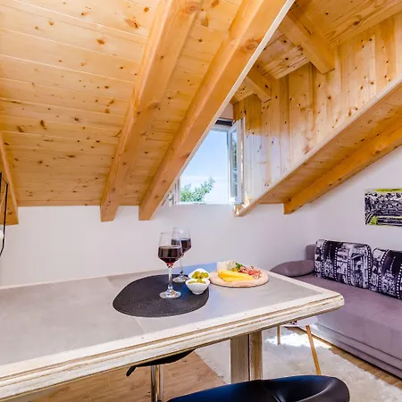 Nikolina Gostinjska kuća 3*